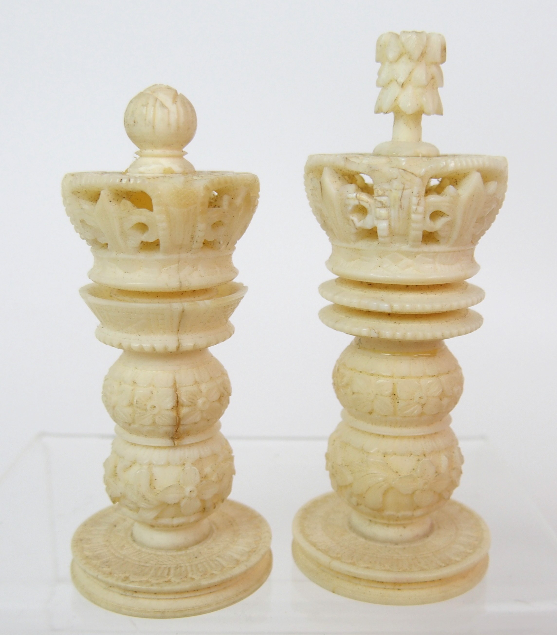 A Cantonese ivory chess set the King and Queen carved with pierced crown above double baluster - Image 4 of 10