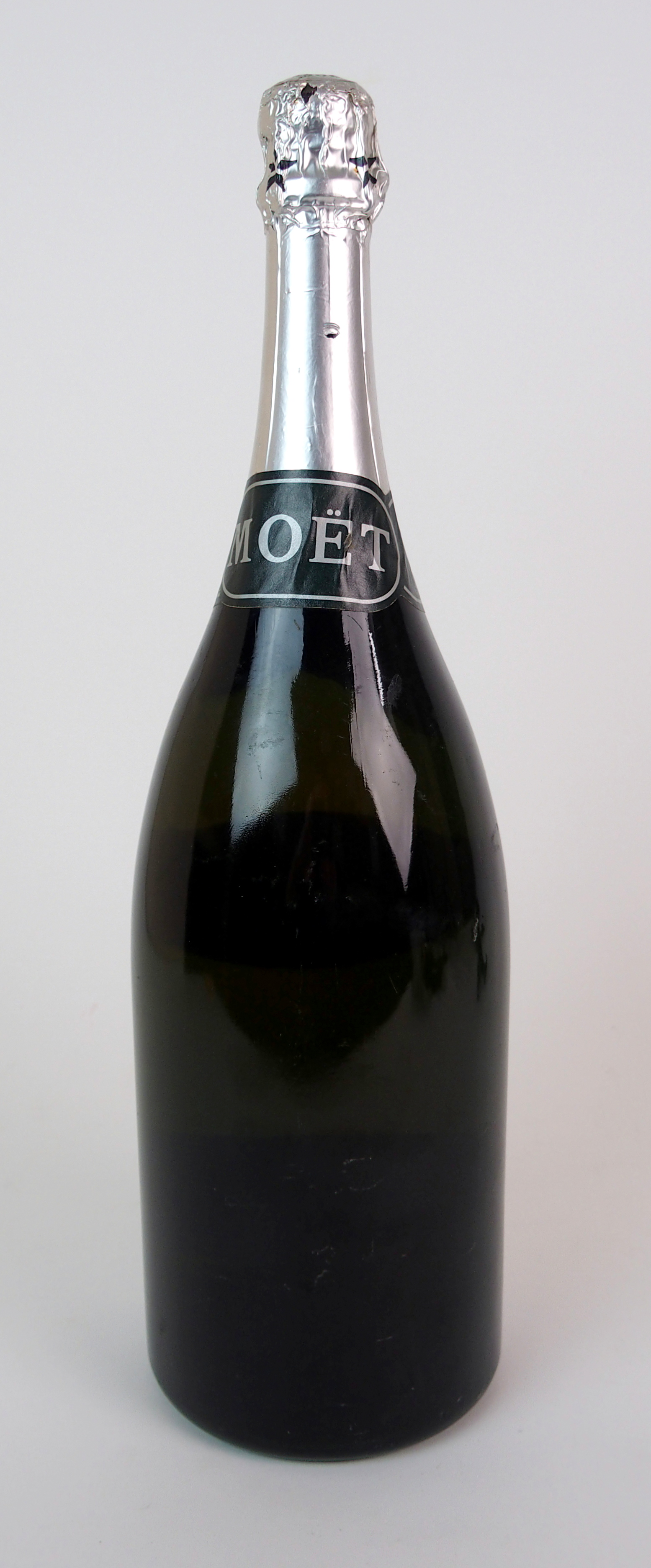 A magnum bottle of Moet & Chandon "Silver Jubilee Cuvee" Champagne 1977, marking Queen's Silver - Image 5 of 5