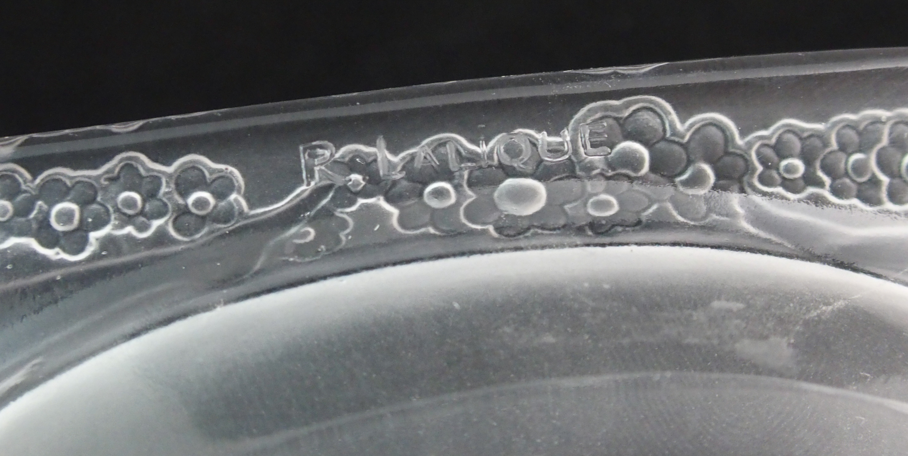 A Rene Lalique "Medicis" pattern moulded frosted glass ashtray circa 1924, oval dish with pair of - Image 6 of 8