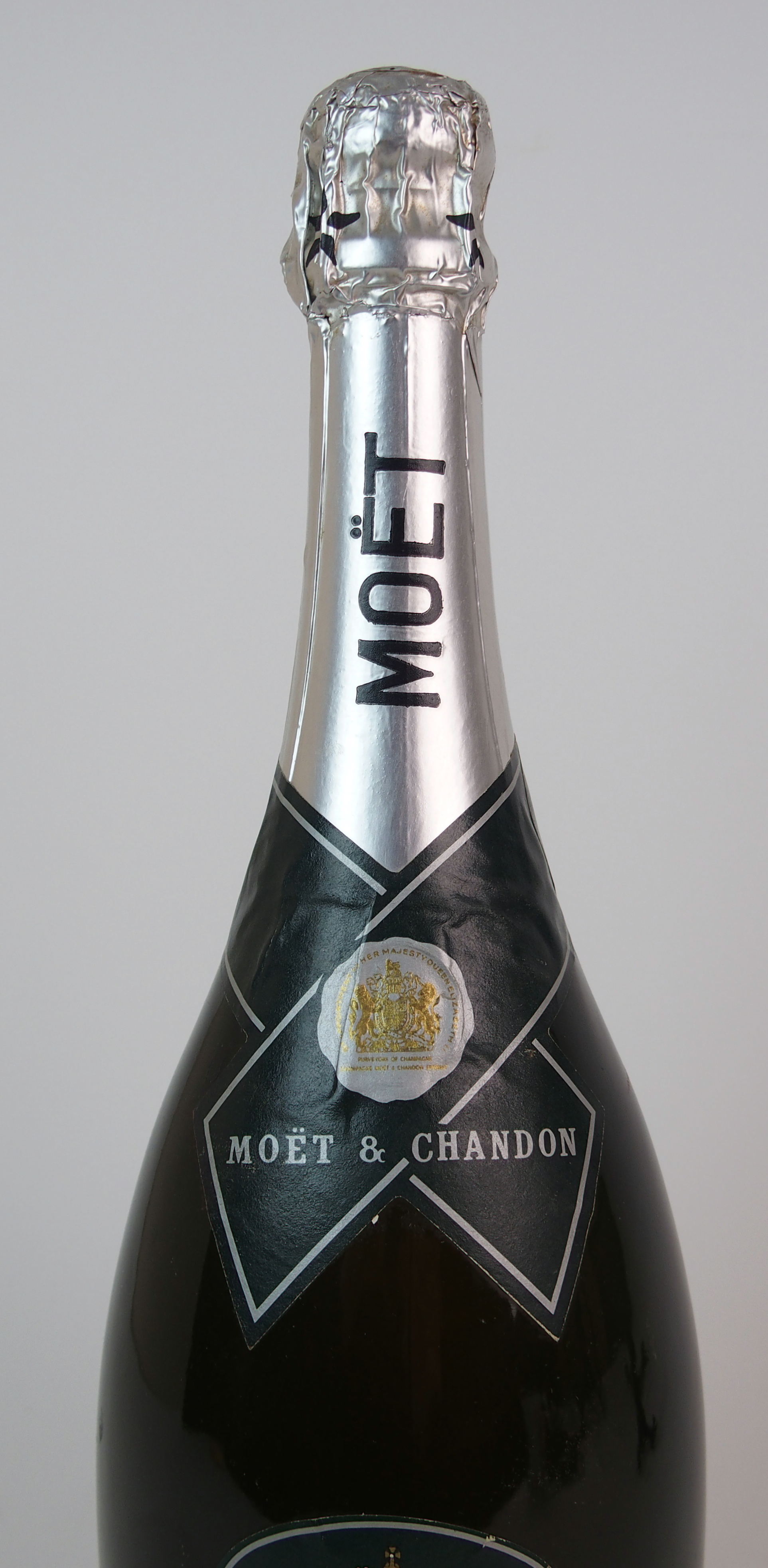 A magnum bottle of Moet & Chandon "Silver Jubilee Cuvee" Champagne 1977, marking Queen's Silver - Image 4 of 5