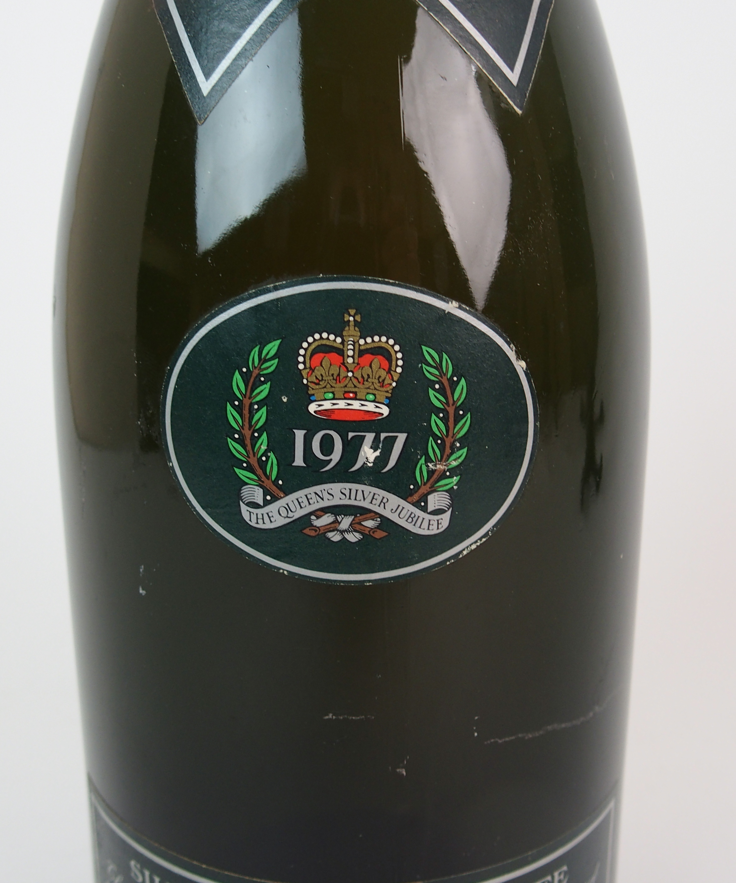 A magnum bottle of Moet & Chandon "Silver Jubilee Cuvee" Champagne 1977, marking Queen's Silver - Image 3 of 5