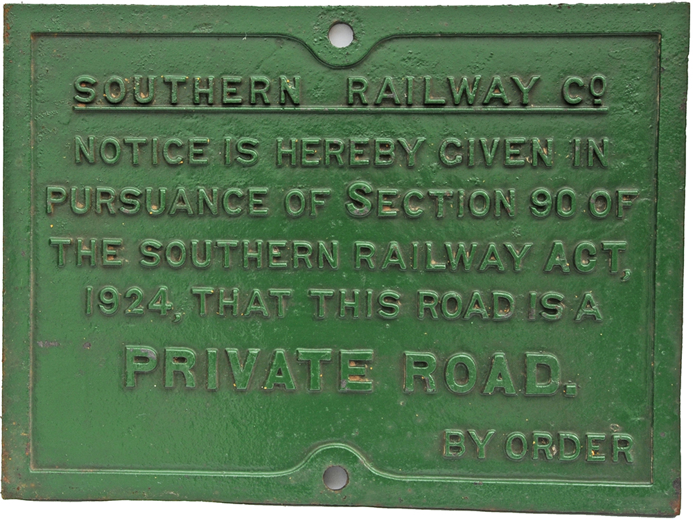 Southern Railway cast iron sign, PRIVATE ROAD. Measures 25 inch x 18 inch, face restored rear in