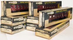 Wrenn 00 Gauge boxed Carriages qty 8 maroon LMS comprising: W6009 (3); W6010 (3) and W6011 (2).