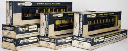 Wrenn 00 Gauge boxed Carriages qty 7 brown & cream Pullman comprising W6000 (3); W6001 (2) and W6002