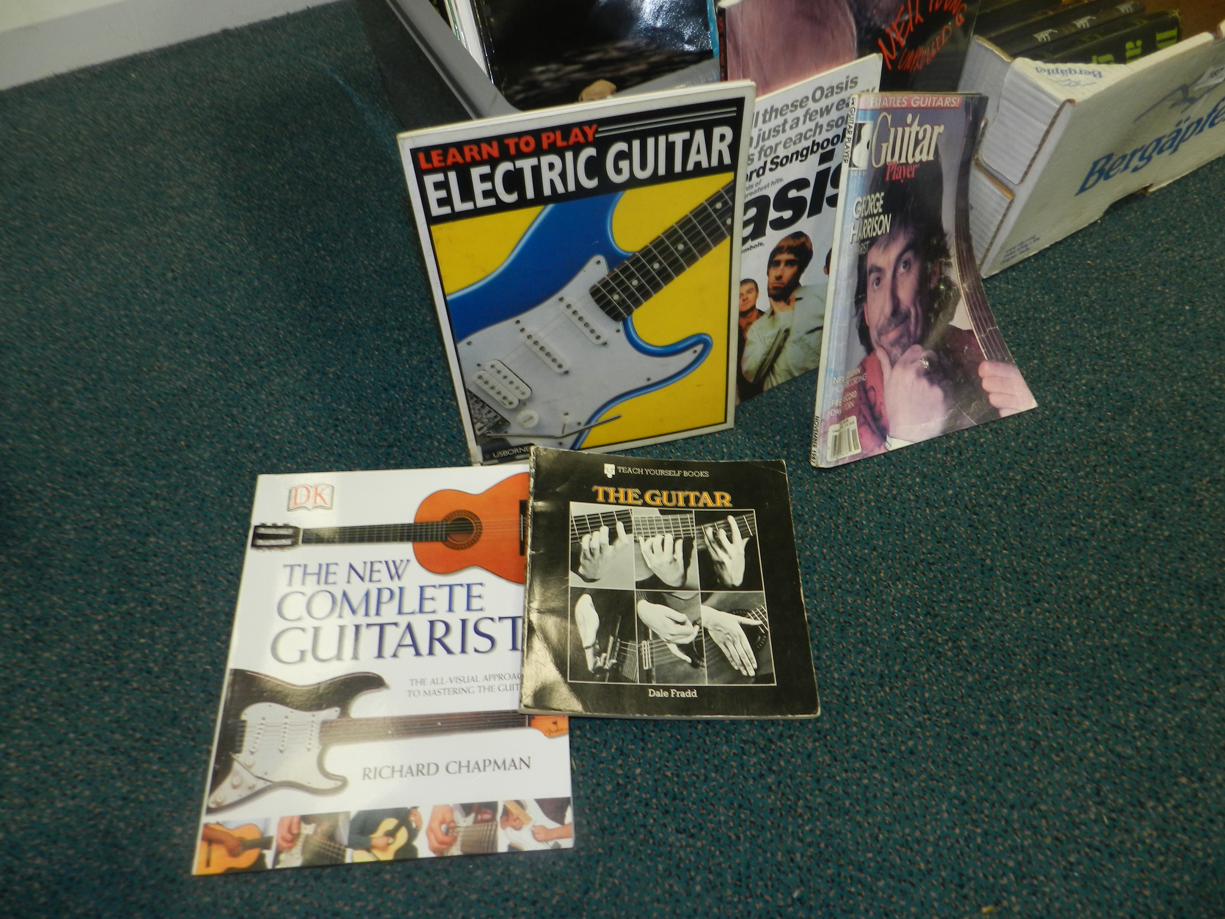 Magazines and booklets on playing the gu