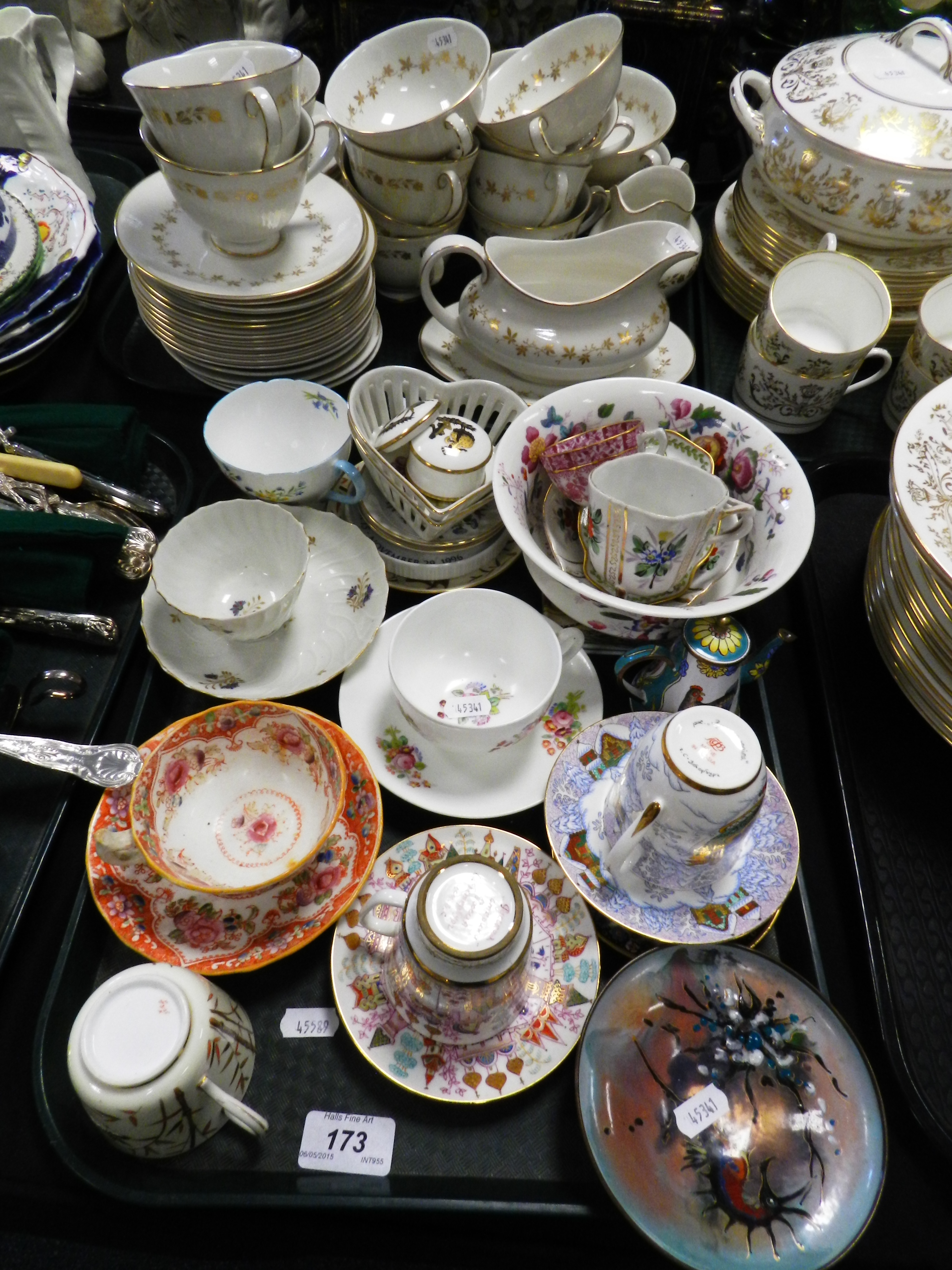 A mixed lot of ceramics to include Gaudy Welsh style plates, Copeland Spode Chinese Rose plates,