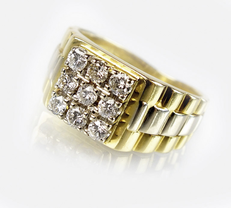 A Gentleman's 18ct gold diamond ring,