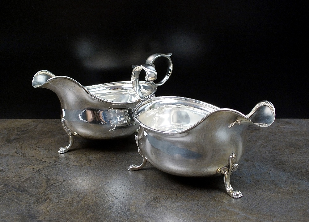 A pair of silver sauce boats, Cooper Brothers & Sons Ltd, Sheffield 1929,