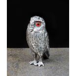 A Victorian novelty silver pepperette in the form of an owl, Richards & Brown, London 1874,