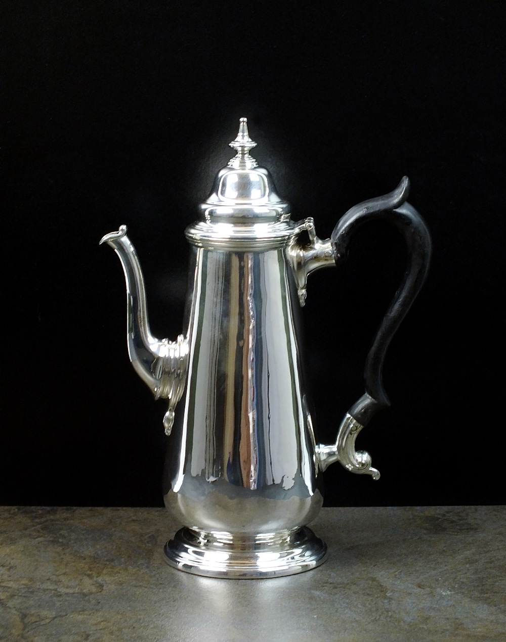 A George II style silver coffee pot, Thomas Bradbury & Sons Ltd, London 1908,