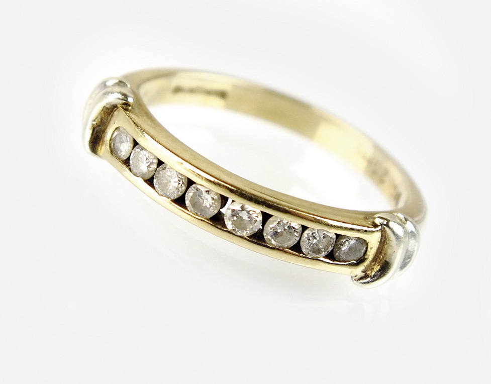 A 9ct gold eight stone diamond ring,