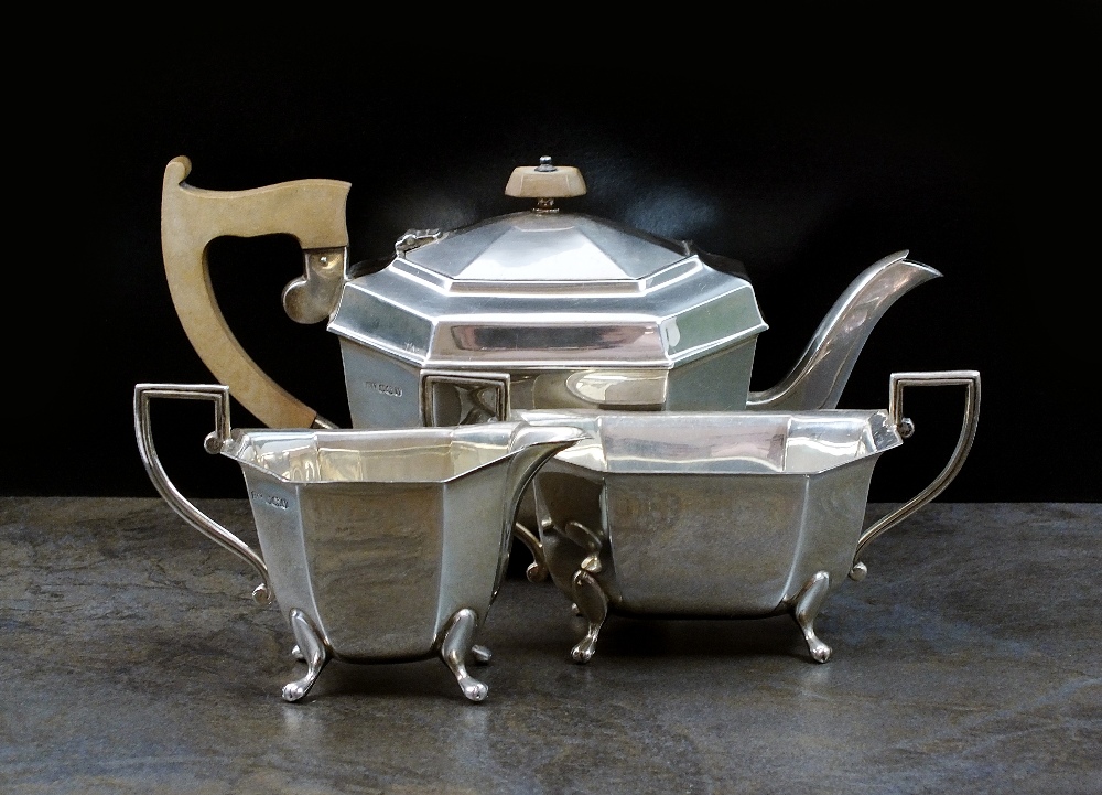 An Art Deco three piece silver tea service, Emile Viner, Sheffield 1938,