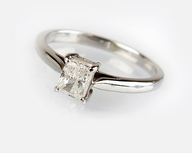 An 18ct white gold single stone diamond ring,
