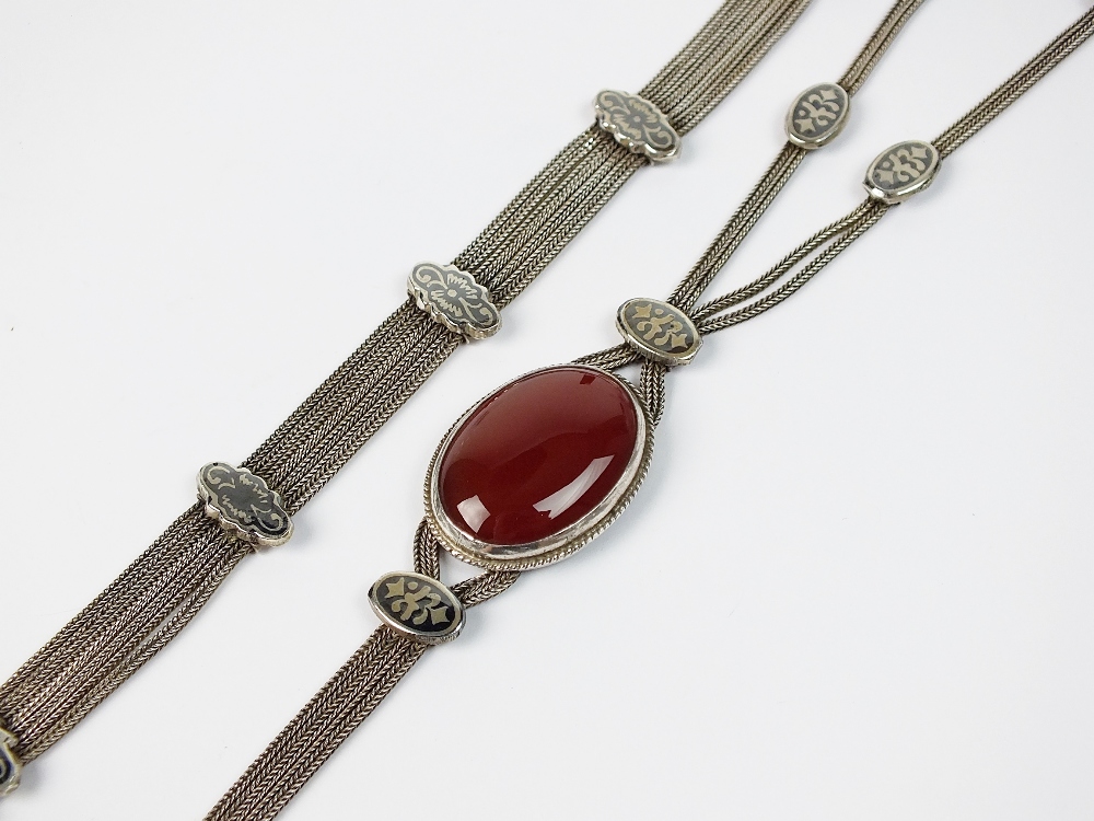 A Carnelian set necklace,