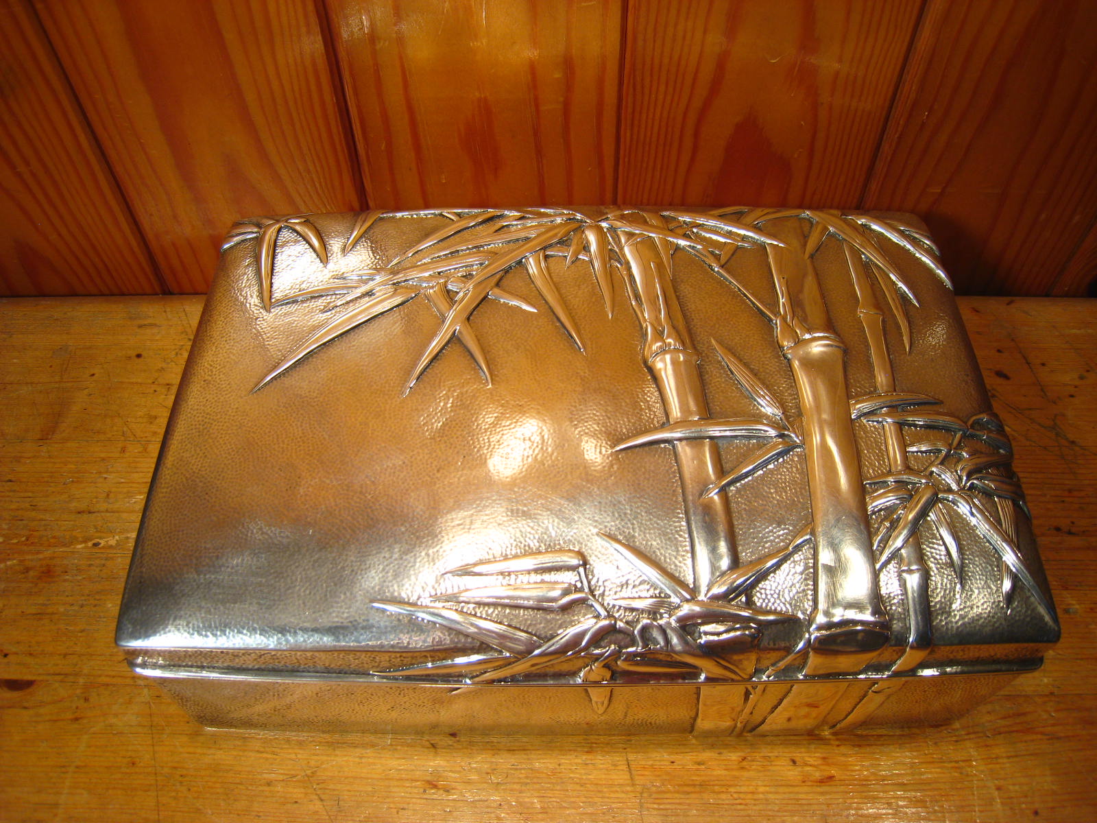 A Chinese silver cigarette case, the matted finish with embossed bamboo decoration, a presentation - Image 9 of 9