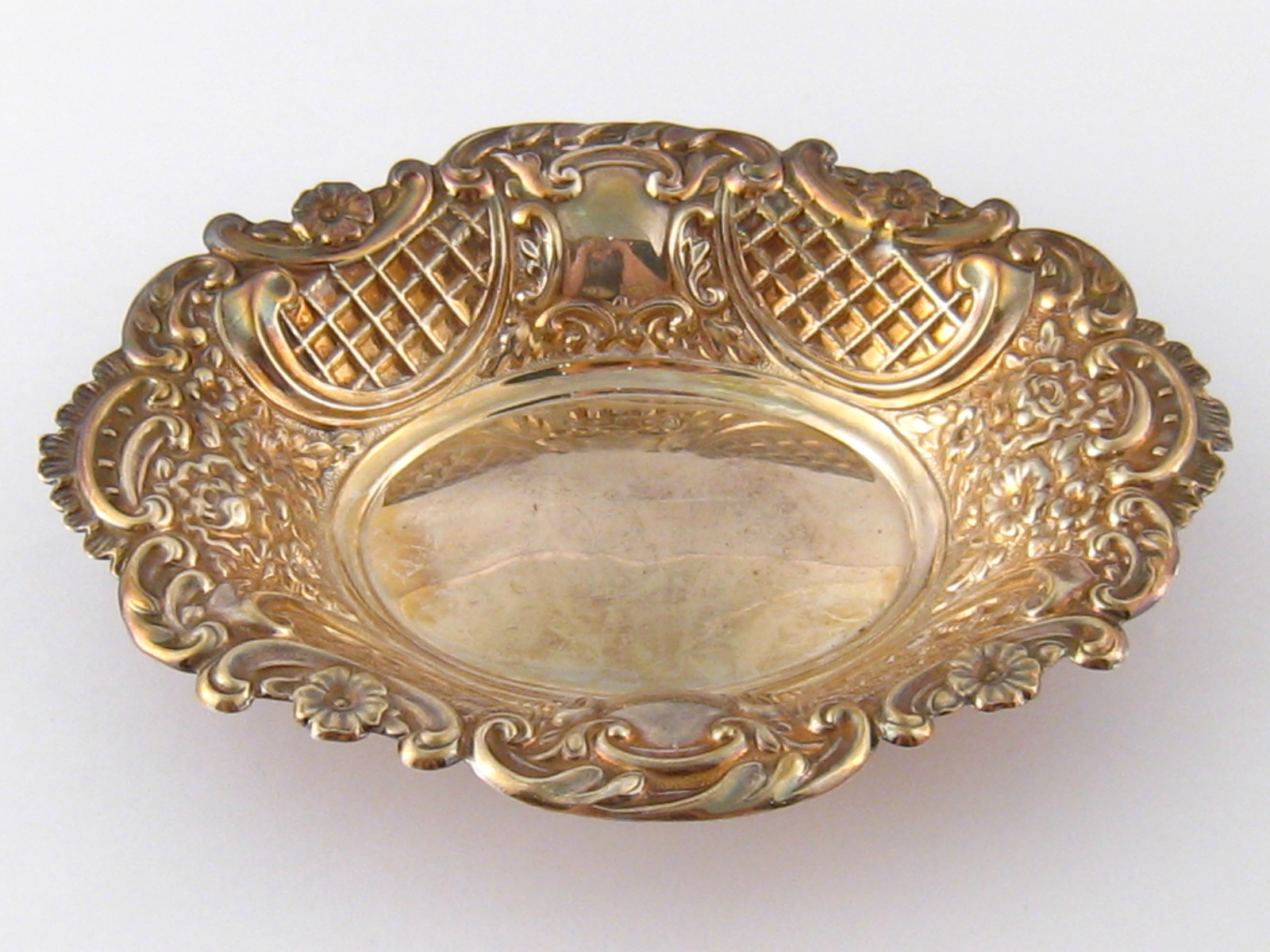 A silver bonbon dish, London, 1984. 12x1