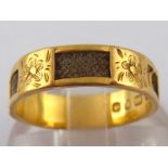 An 18 carat gold mourning ring, size M,