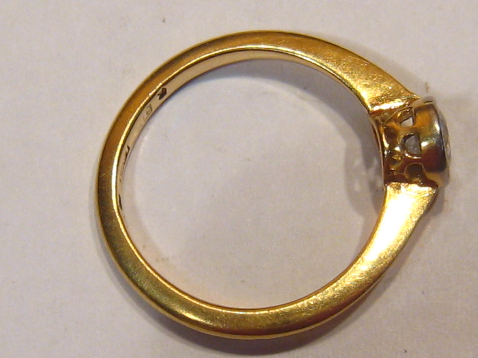 A yellow metal (tests 18 carat gold) dia - Image 5 of 9