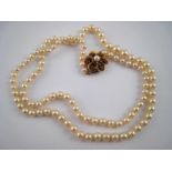 A graduated cultured pearl necklace with