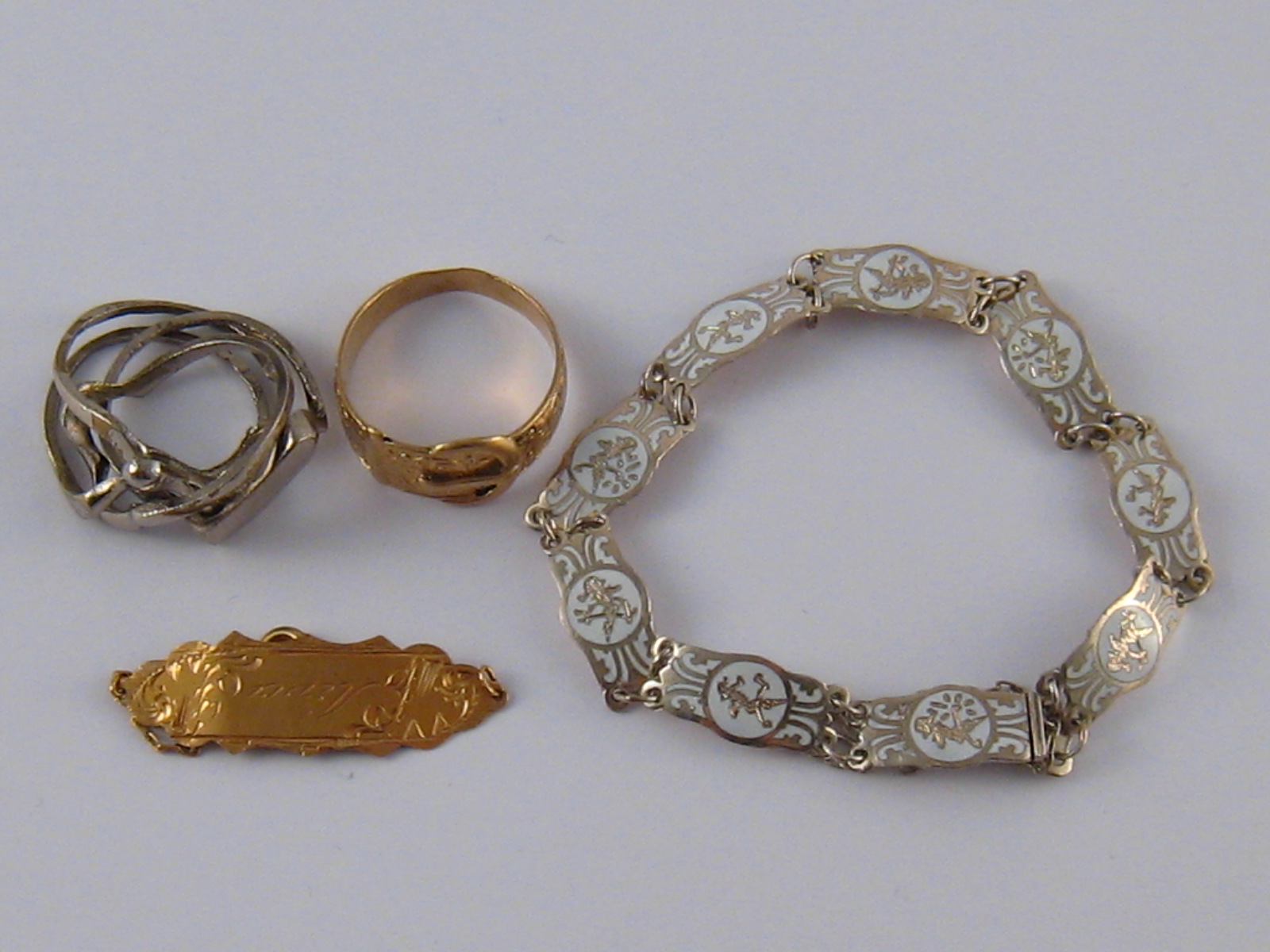 A mixed lot comprising a 9 carat gold buckle ring, size V, 3.