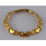 An 18 carat gold bracelet with heart motifs, approx 17cm long, 33.1 gms.