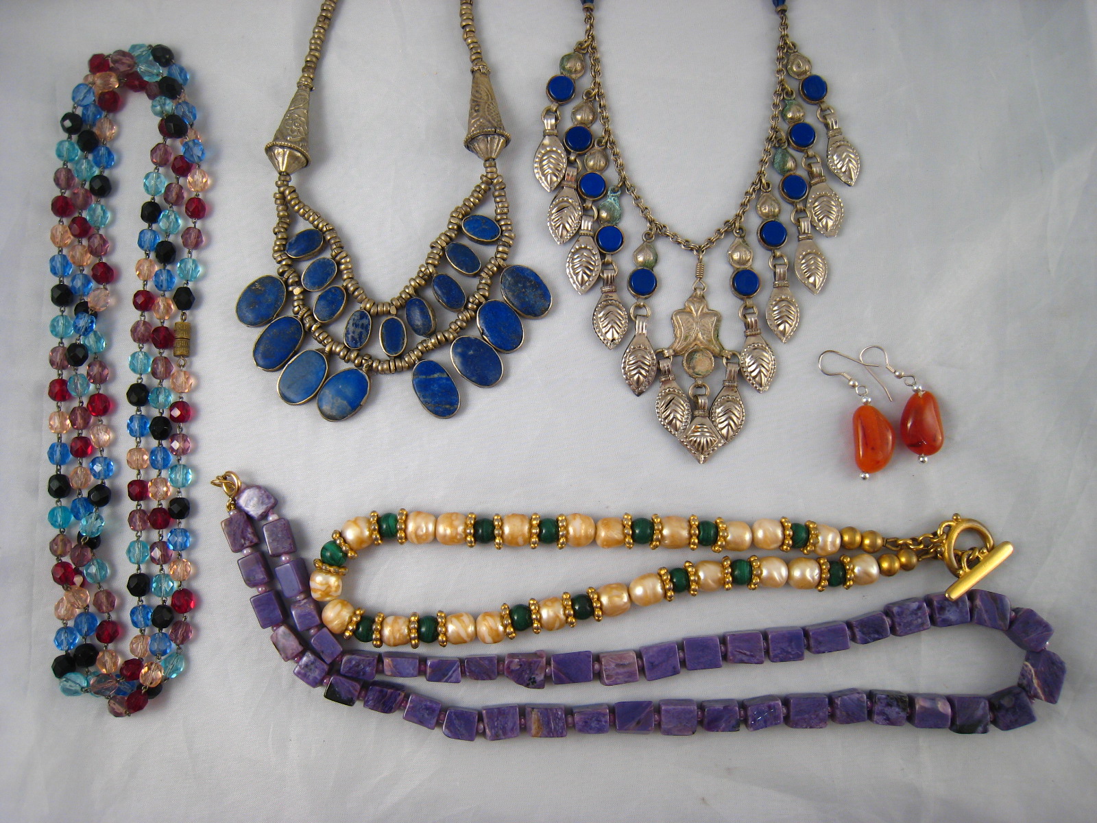 A mixed lot comprising five necklaces and a pair of earrings.