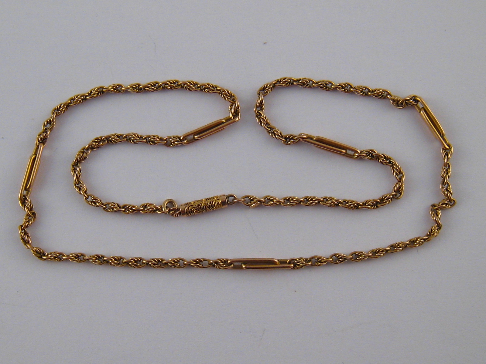An antique 9 carat gold chain, approx 38cm long, 6.9 gms.