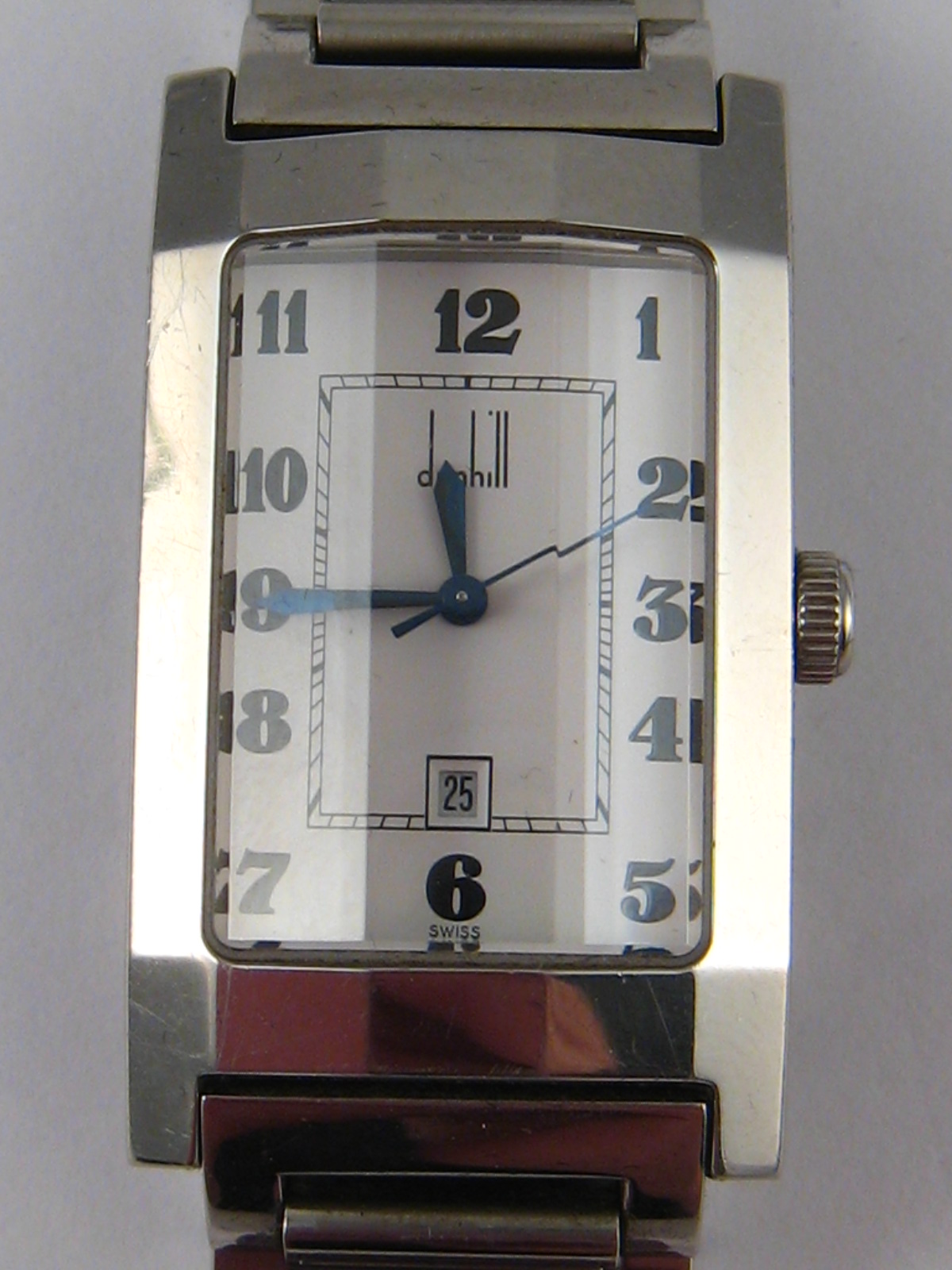 A Dunhill gent's stainless steel wrist watch, WR30M, faceted glass, quartz movement, date aperture,