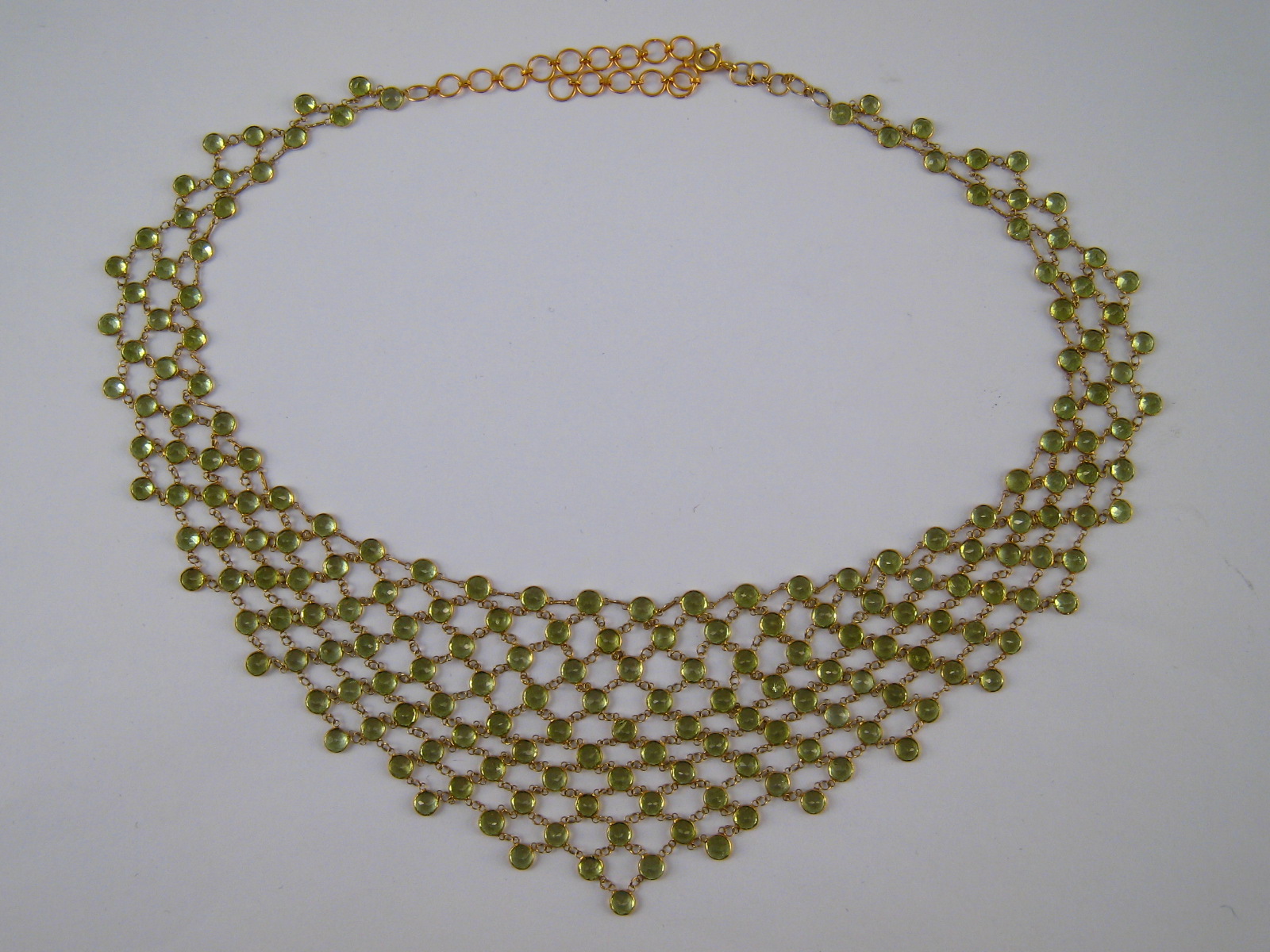 A yellow metal (tests 14 carat gold) peridot fringe necklace, approx 44cm long, fringe approx 6.