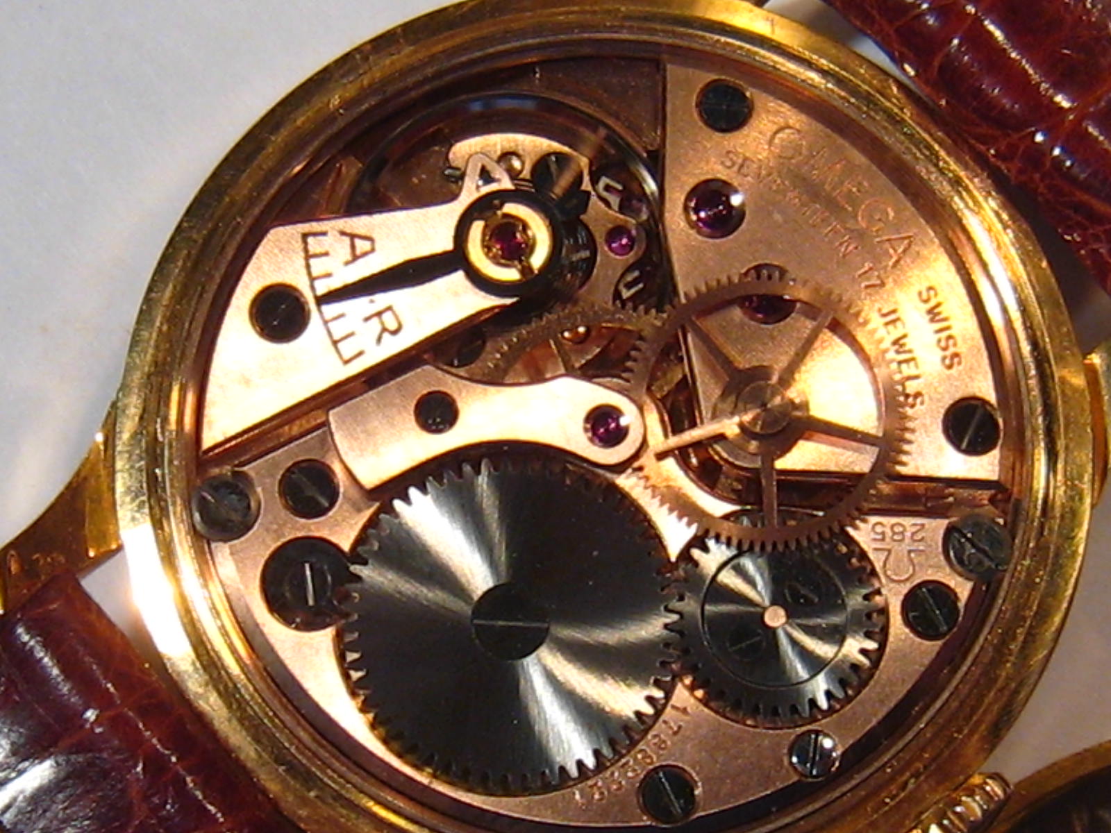 A gent's 18 carat gold Omega wrist watch, case approx 35mm wide, gross weight approx 35. - Image 8 of 10