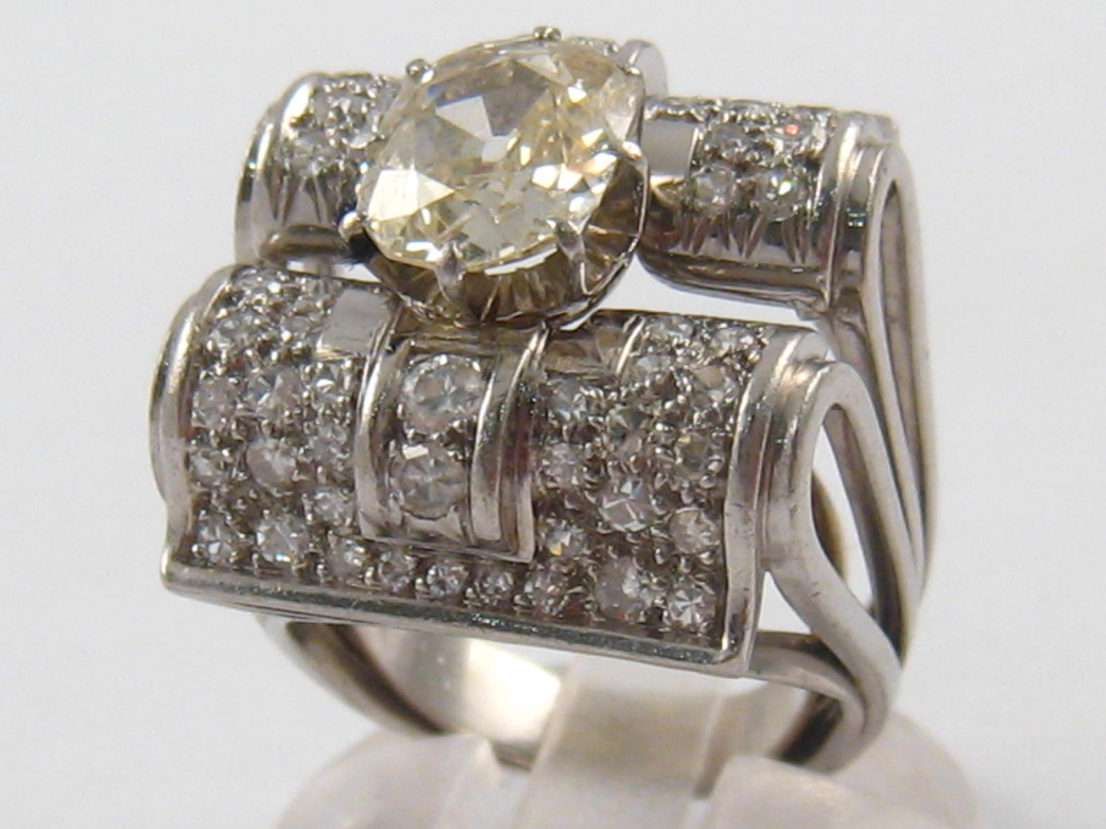 A white metal (tests platinum) Art Deco diamond ring,