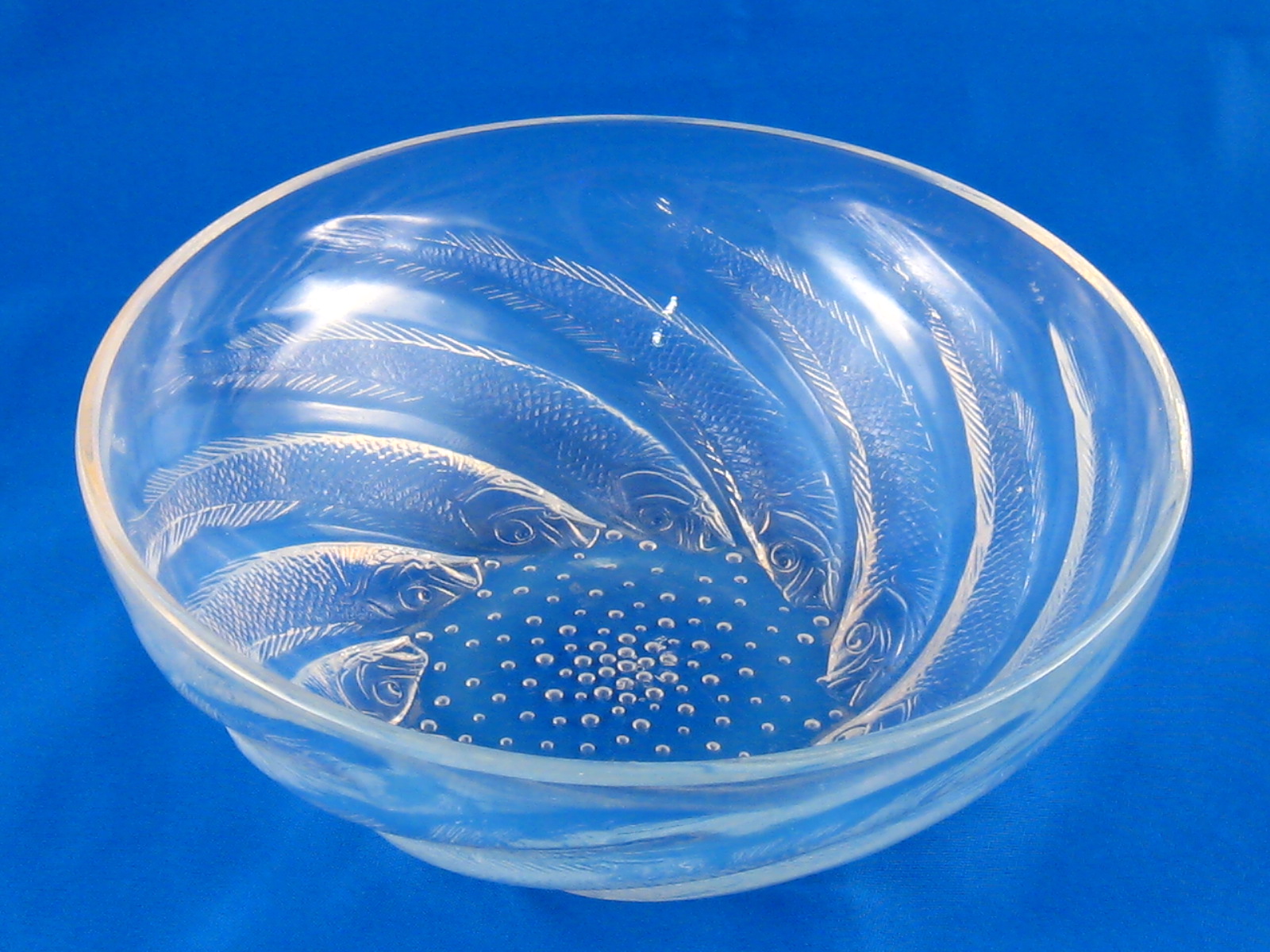 A Rene Lalique "Poissons" opalescent glass bowl with fish spiralling down to bubbles at the centre,