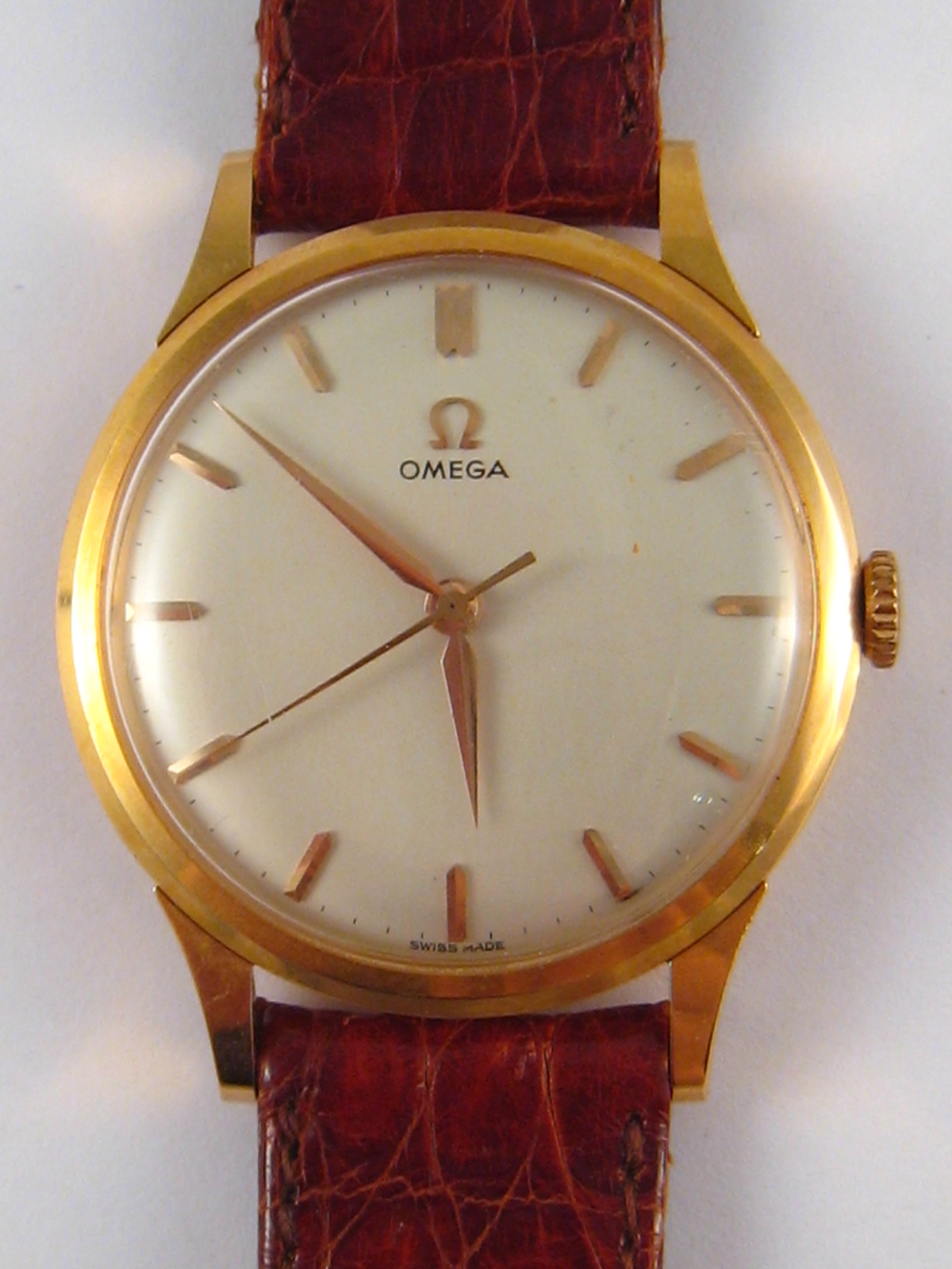 A gent's 18 carat gold Omega wrist watch, case approx 35mm wide, gross weight approx 35.