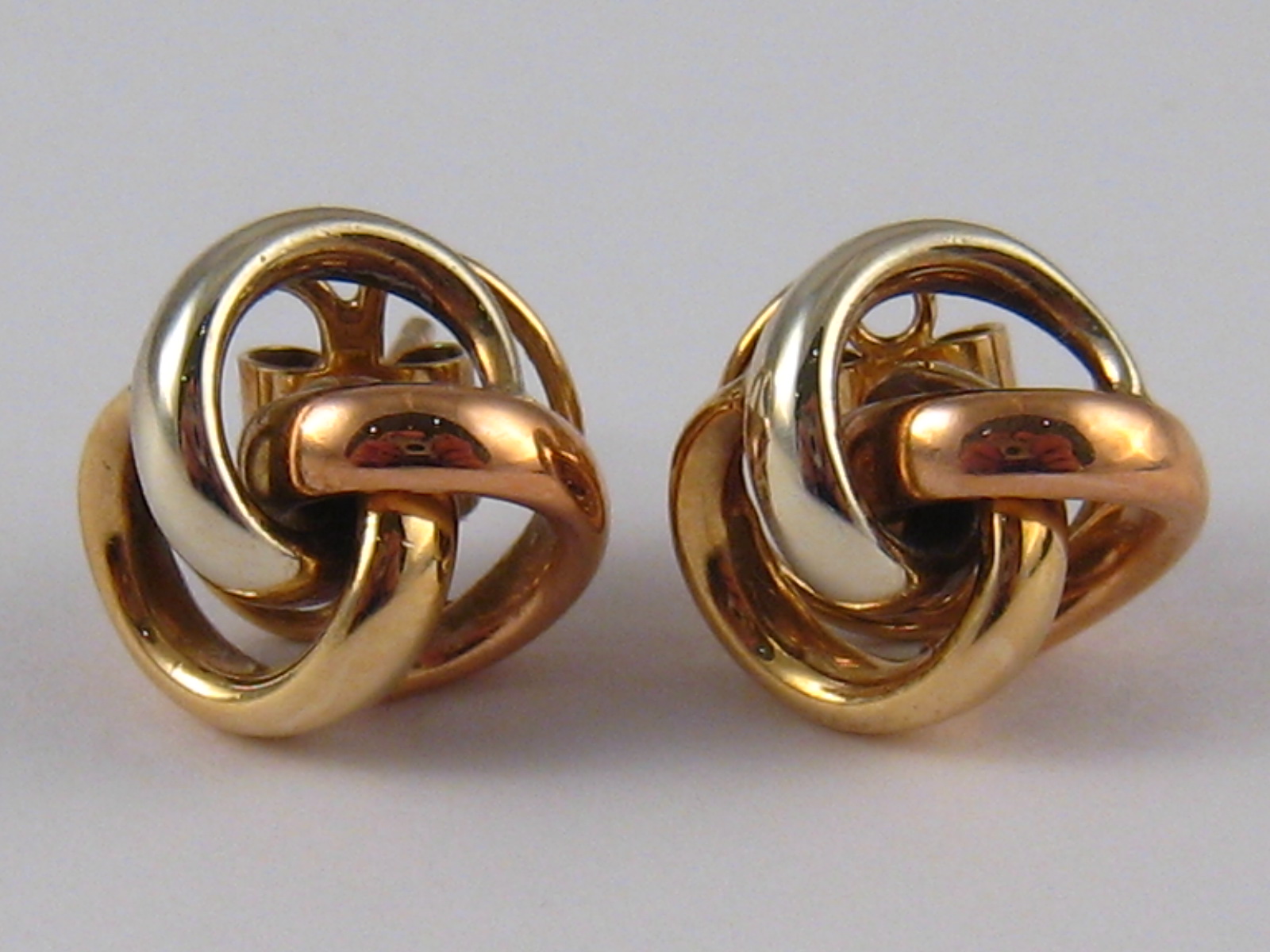 A pair of three colour 9 carat gold knot earrings, approx 1cm wide, 7.6 gms.