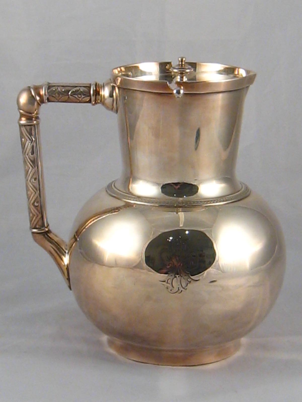 A Victorian Elkington plate jug with automatic opening lid. Ht.19cm.