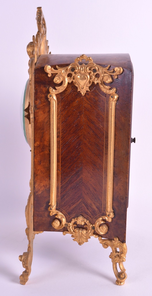 AN EARLY 20TH CENTURY GERMAN WALNUT EIGHT DAY MOVEMENT MANTEL CLOCK C1900 with gilt metal foliate - Image 6 of 6