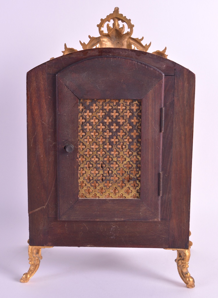 AN EARLY 20TH CENTURY GERMAN WALNUT EIGHT DAY MOVEMENT MANTEL CLOCK C1900 with gilt metal foliate - Image 4 of 6