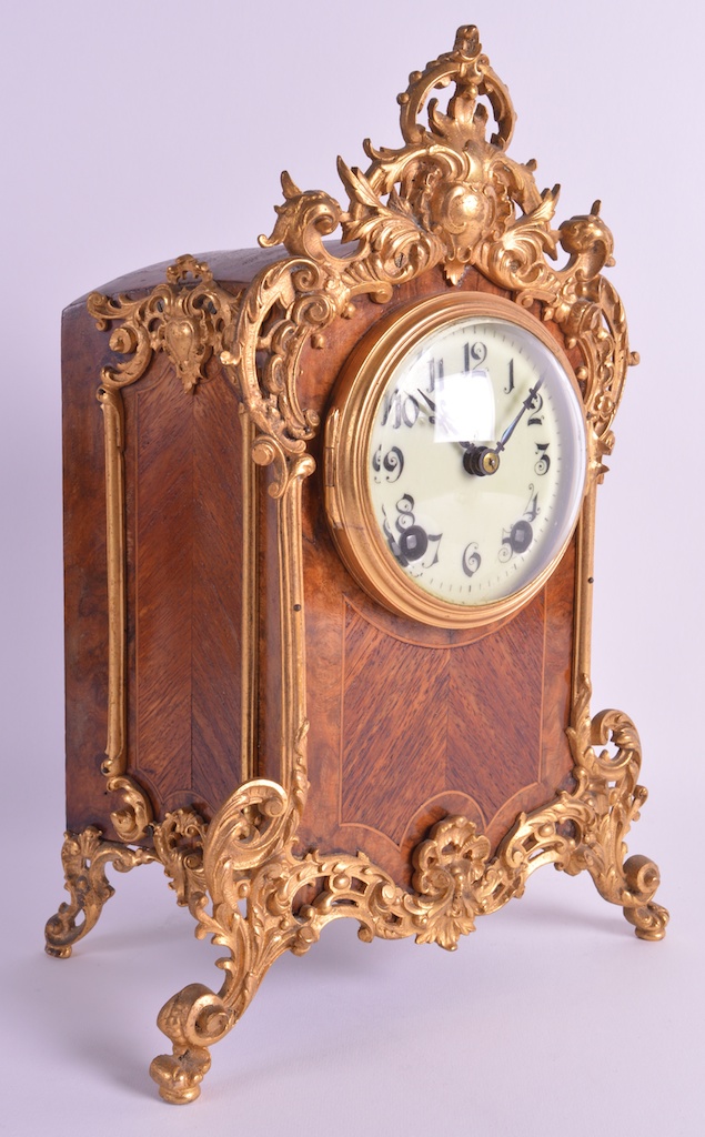 AN EARLY 20TH CENTURY GERMAN WALNUT EIGHT DAY MOVEMENT MANTEL CLOCK C1900 with gilt metal foliate - Image 2 of 6