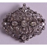 A FINE LATE VICTORIAN/EDWARDIAN LADIES DIAMOND BROOCH comprising of five large central diamonds