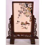 A FINE EARLY 20TH CENTURY JAPANESE MEIJI PERIOD IVORY SHIBYAMA INLAID TABLE SCREEN ON STAND