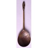 A LATE 14TH/15TH CENTURY EUROPEAN APOSTLE SPOON C1400-1420 with red tones visible. 6.75ins long.