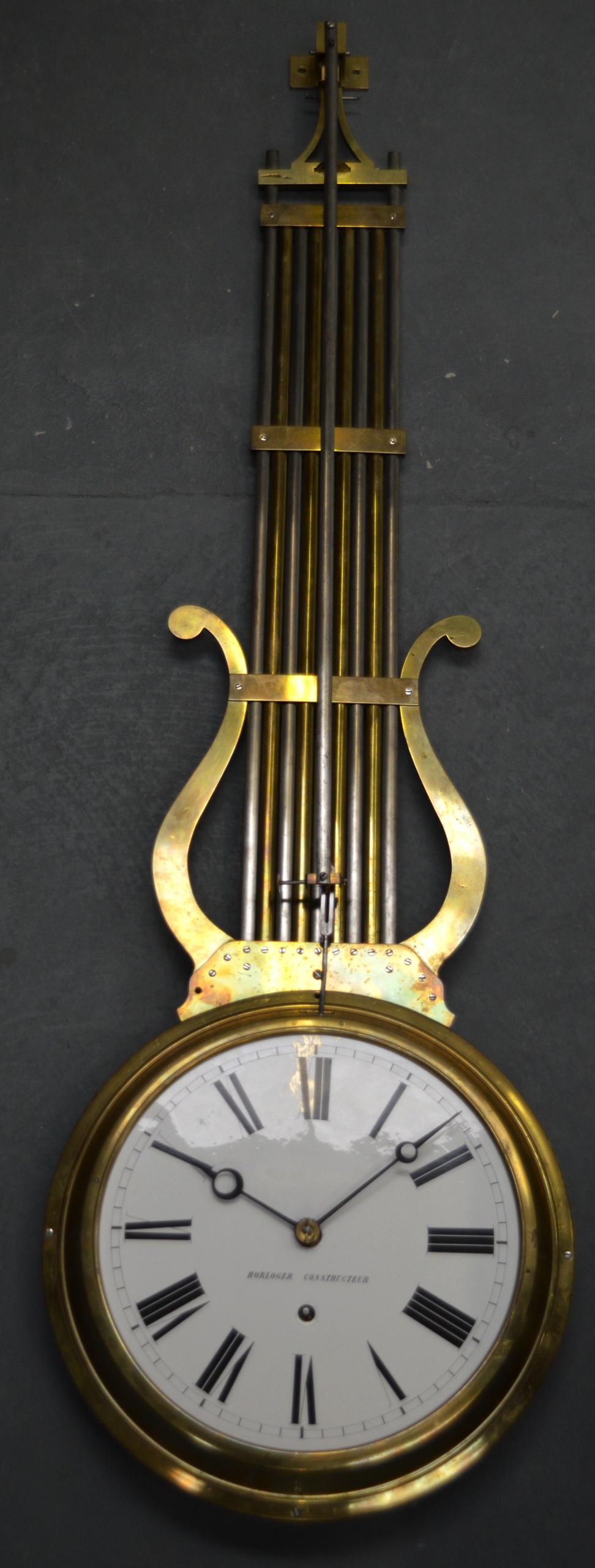 A LOVELY FRENCH GILT LYRE DISPLAY CLOCK 'HORLOGER CONSTRUCTEUR with large white enamel dial and