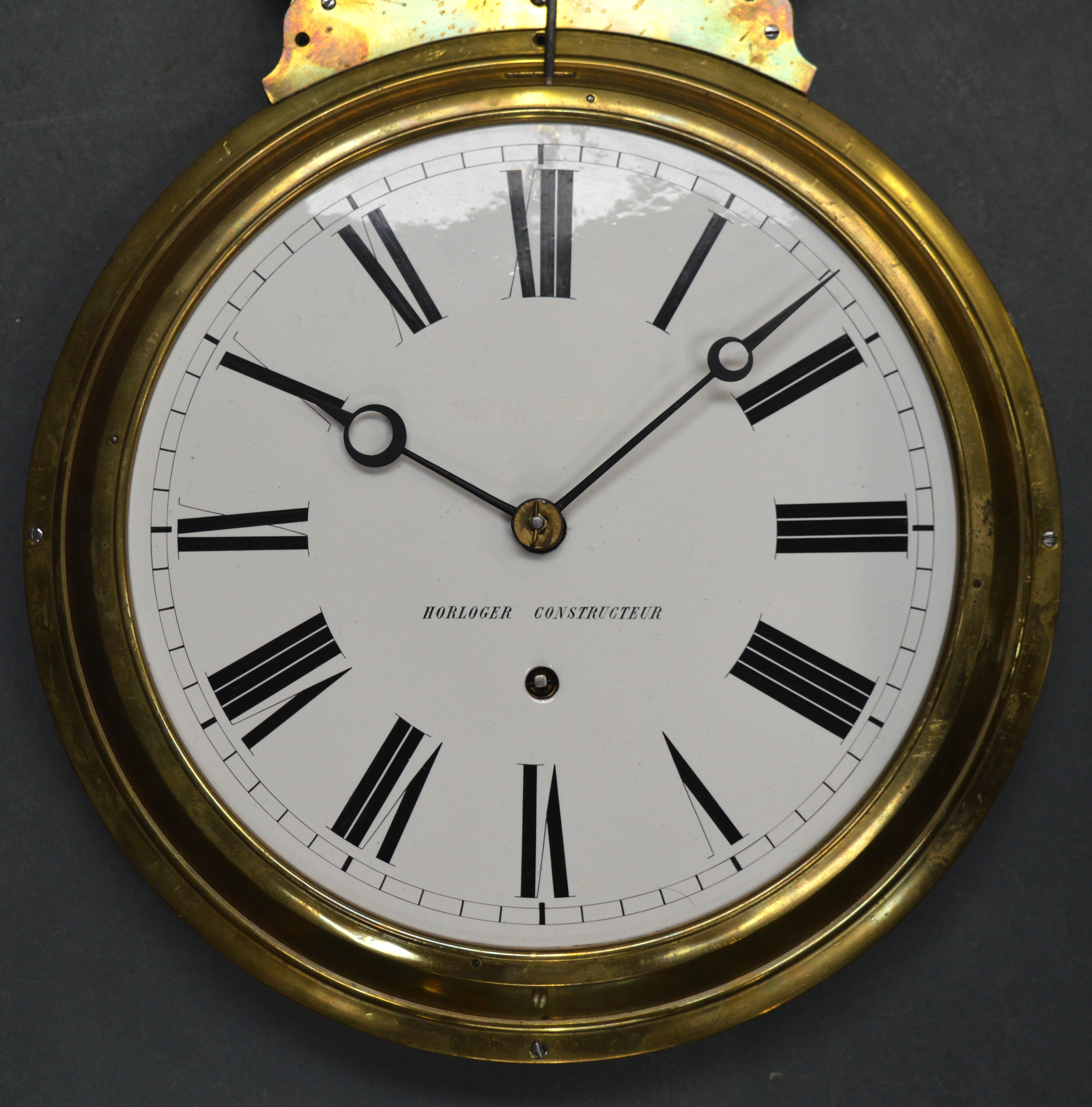 A LOVELY FRENCH GILT LYRE DISPLAY CLOCK 'HORLOGER CONSTRUCTEUR with large white enamel dial and - Image 2 of 5