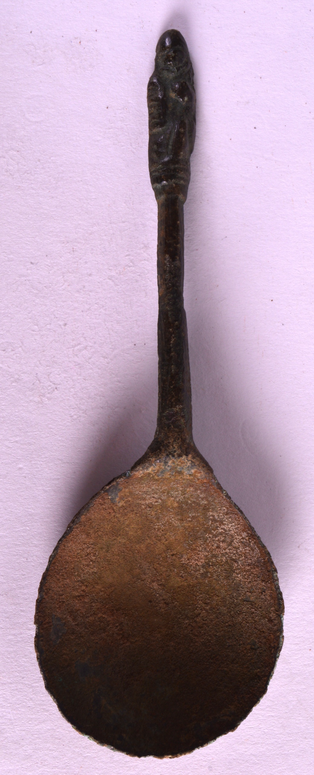 A LATE 14TH CENTURY EUROPEAN APOSTLE SPOON C1380-1400 with figural terminal. 4.75ins long.