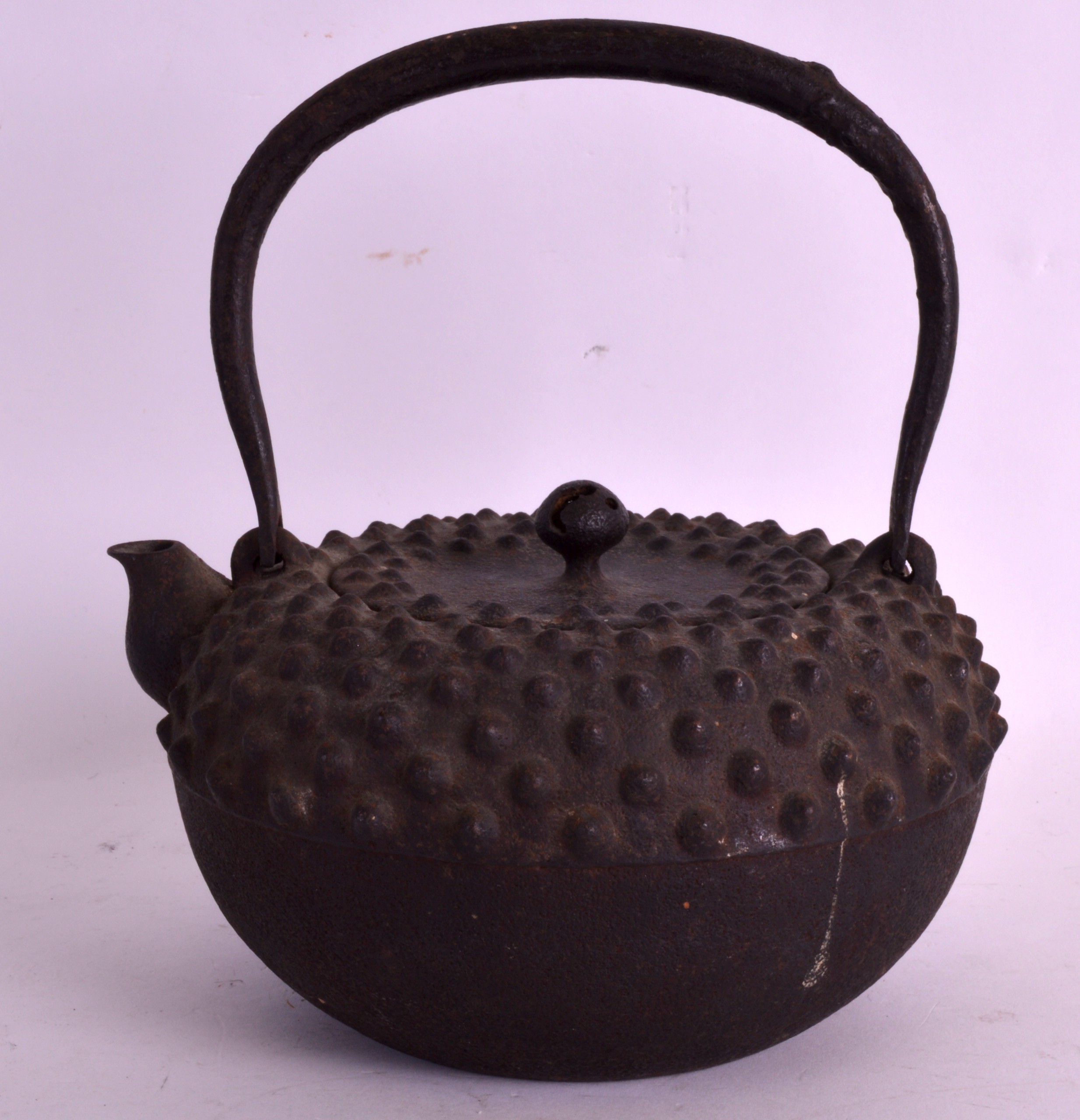 AN 18TH/19TH CENTURY JAPANESE EDO PERIOD IRON TETSUBIN with dimpled decoration.