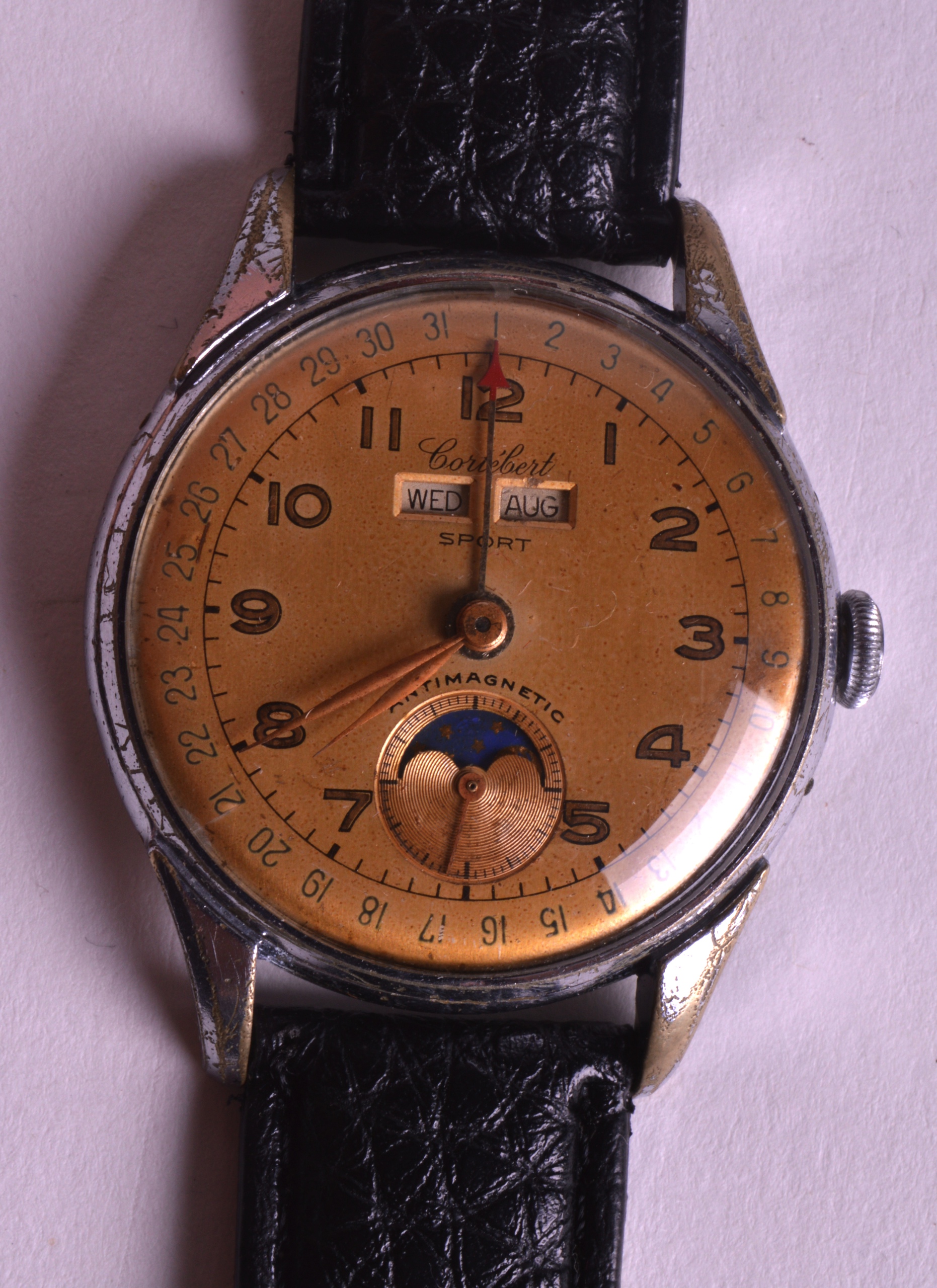 A 1950S CORTEBERT ANTIMAGNETIC STEEL WRISTWATCH with gold coloured dial and moving aperture. 1.