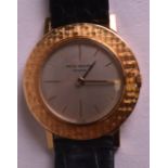 A 1970S 18CT YELLOW GOLD PATEK PHILIPPE GENTLEMANS WRISTWATCH with engine turned case and silvered