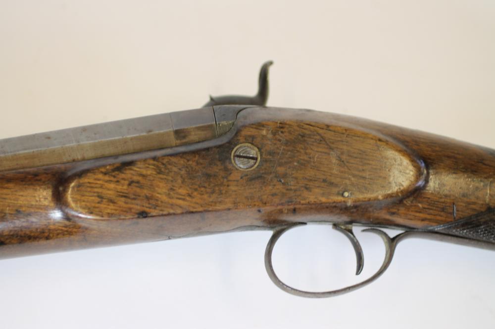 AN ENGLISH PERCUSSION SPORTING GUN, 19th century, the 32 1/2" damascus barrel with octagonal - Bild 5 aus 6
