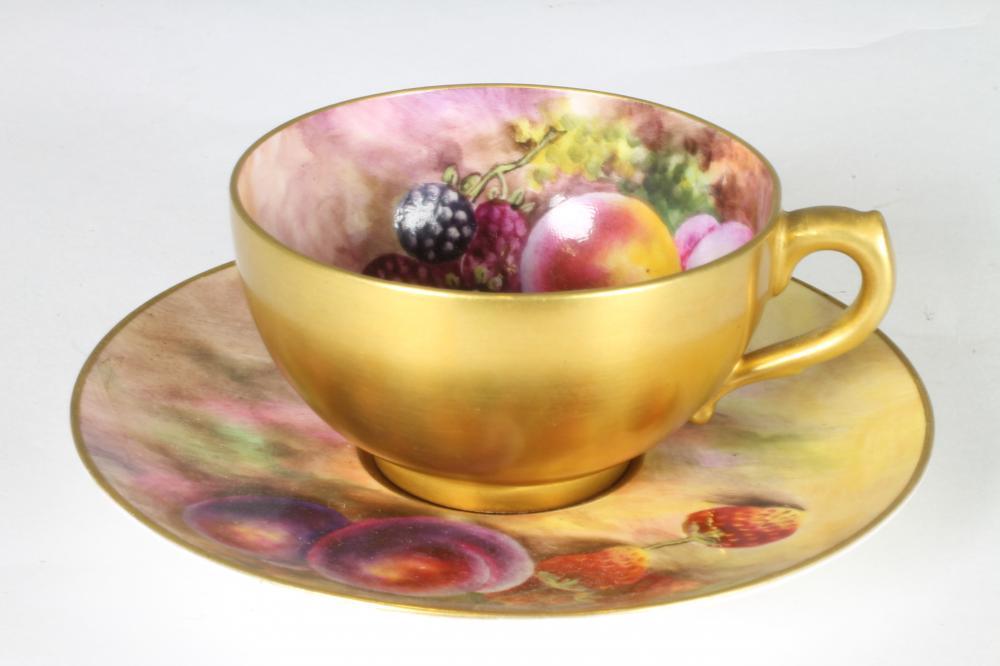 A ROYAL WORCESTER PORCELAIN CABINET CUP AND SAUCER, 1923, painted in polychrome enamels by Edward - Bild 3 aus 3