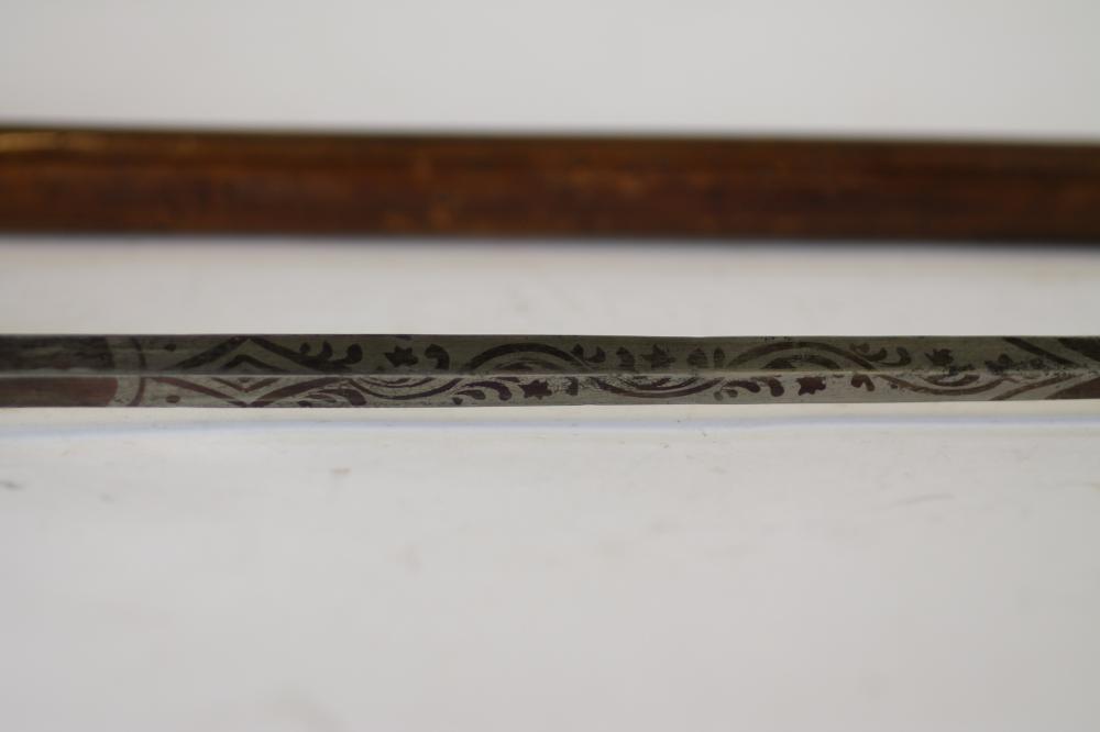 A MALACCA SWORD STICK, 19th Century, the 27 1/2" blade with blued floral decoration, blackthorn - Bild 3 aus 5